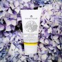 Gommage Sans Grains Purifiant Nominoë parmi les hortensias